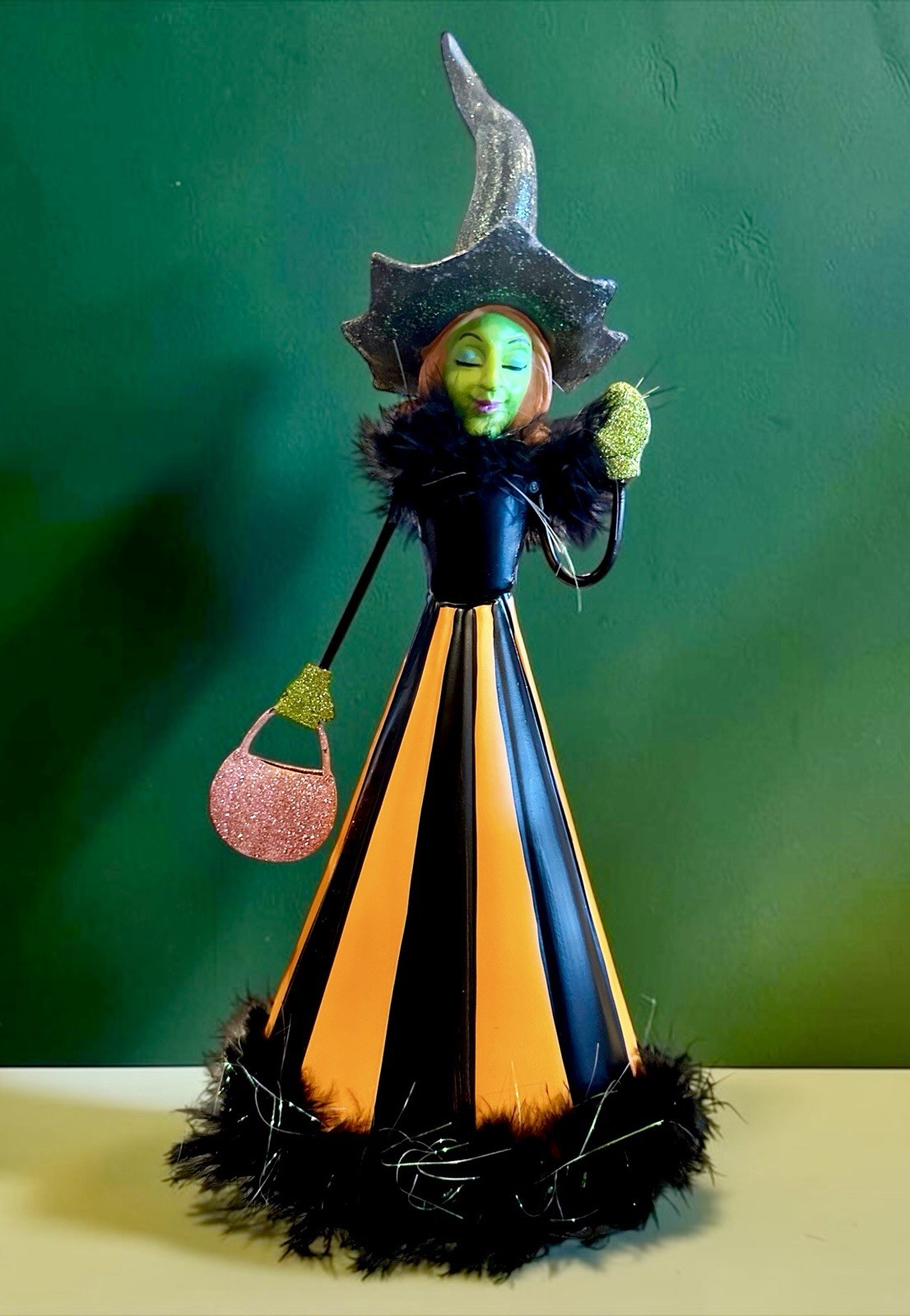 Ghoulish Retro HALLOWEEN Circus GREEN WITCH 13.25” Metal, Feathers & Glitter NWT