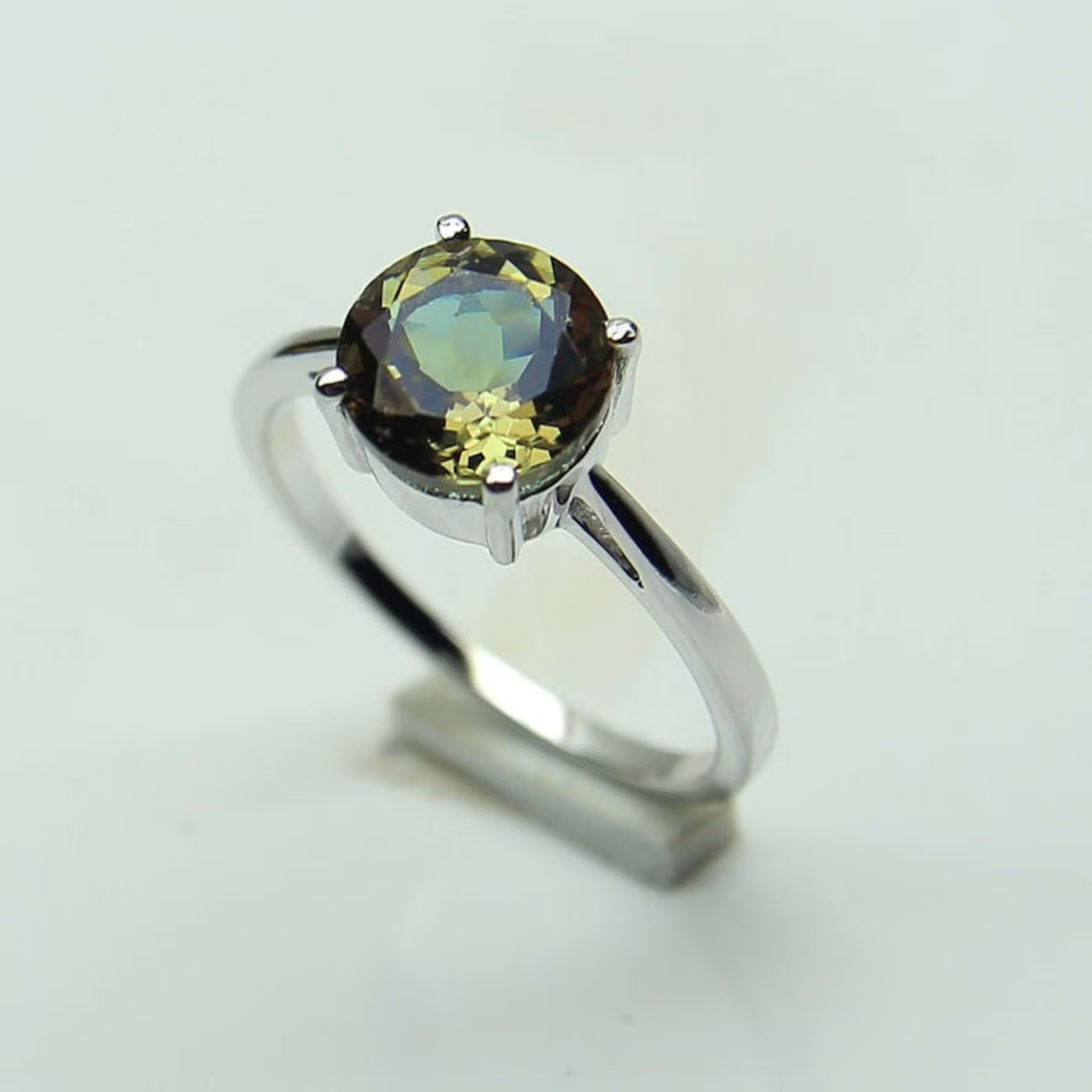 Certified 8x 8 mm Natural Zultanite Round Gemstone Ring - Crafted 925 Silver