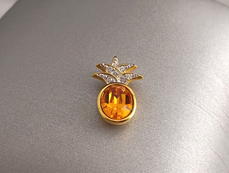Vintage Retired Signed Swan 1980s Swarovski Amber Crystal Pineapple Pin Brooch