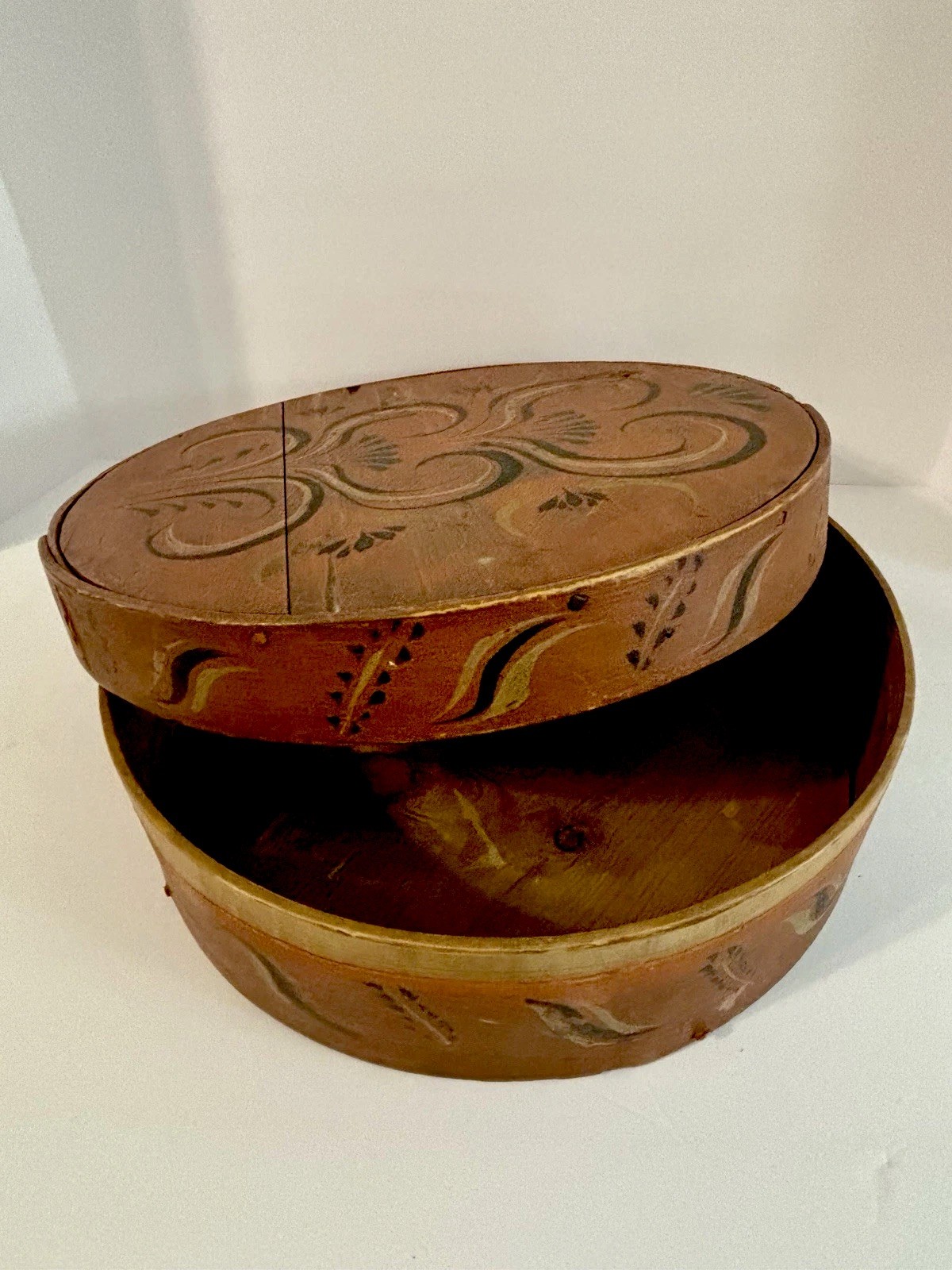 Antique Norwegian Round Painted Bentwood Lidded Pantry Box 11.37” x 3.5 VTG folk
