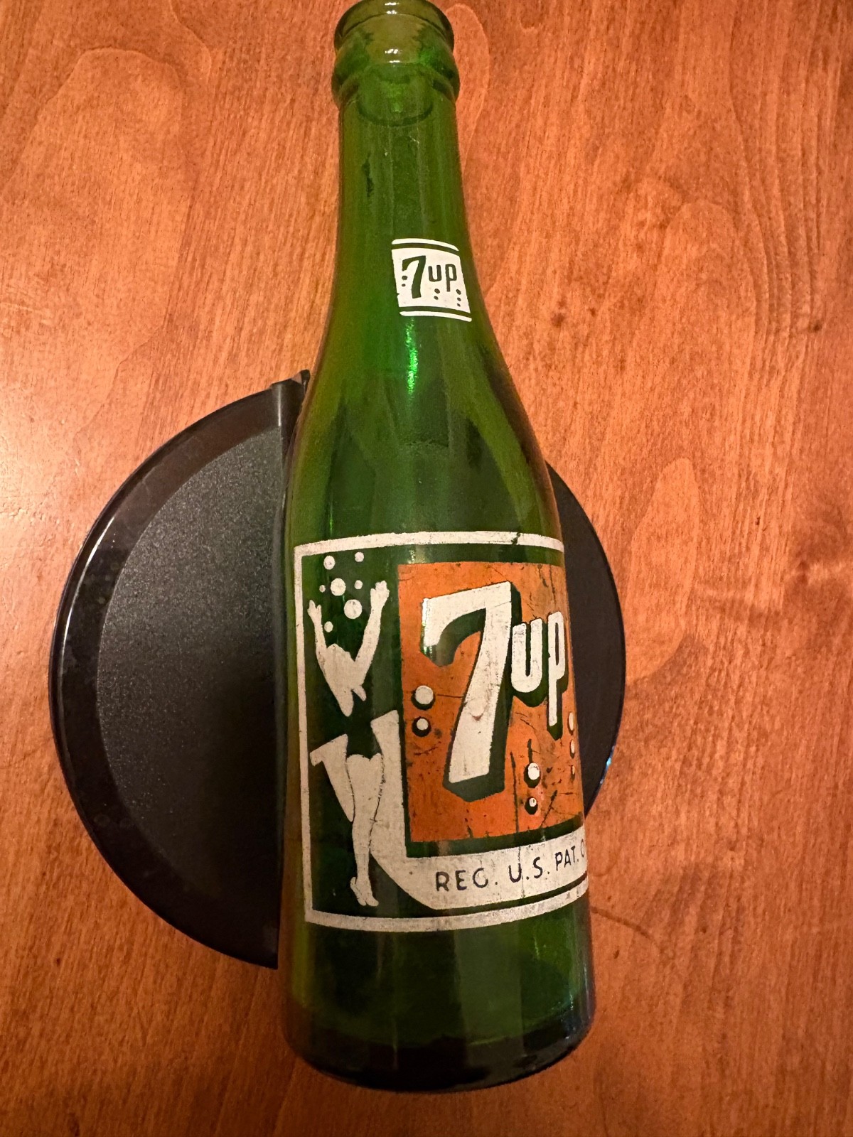 VINTAGE 1950s 7oz 7UP BOTTLE WITH SWIMMER GIRL SANTA BARBARA, CALIFRONIA