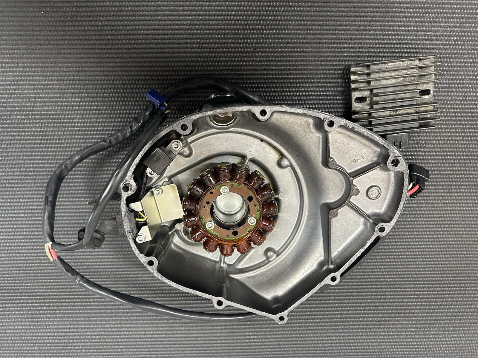 09 Kawasaki Vulcan VN 900 Custom Stator and Cover 14031-0620 2006-2026 09 Kawasaki Vulcan VN 900 Custom Stator and Cover 14031-0620 2006-2026