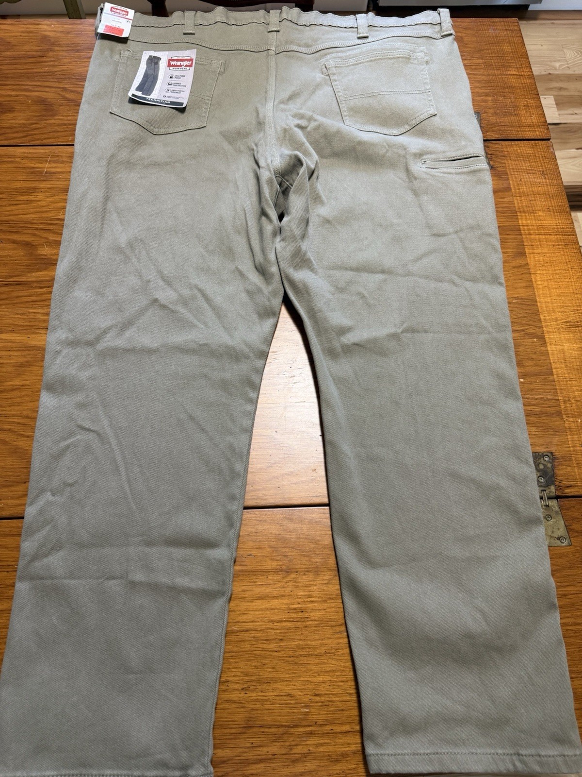 NWT Wrangler #11850 Men\'s Technician Relaxed Fit Pants Taupe Size 52x32 Stretch
