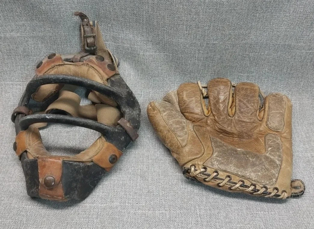 Vintage Wilson A3020 Catchers Mask & 1930s Gabby Hartnett Baseball Glove Lot