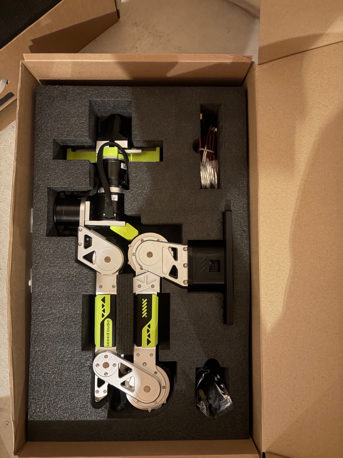 10kg peak payload B601 RS robot Arms with Star Arm HD, 2 cameras and 2 Lidars 10kg peak payload B601 RS robot Arms with Star Arm HD, 2 cameras and 2 Lidars