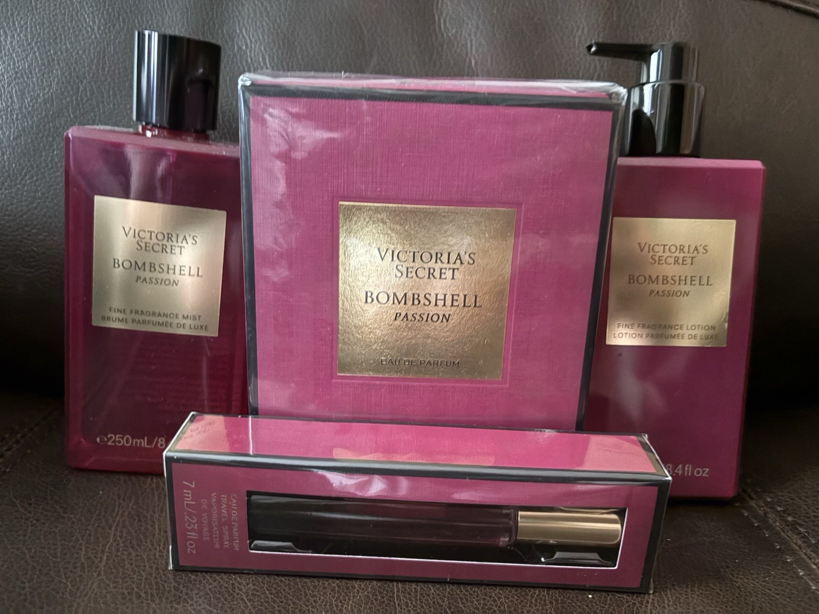 Victoria\'s Secret Bombshell Passion Spray Gift Set 250 mL Eau de Parfum Victoria\'s Secret Bombshell Passion Spray Gift Set 250 mL Eau de Parfum
