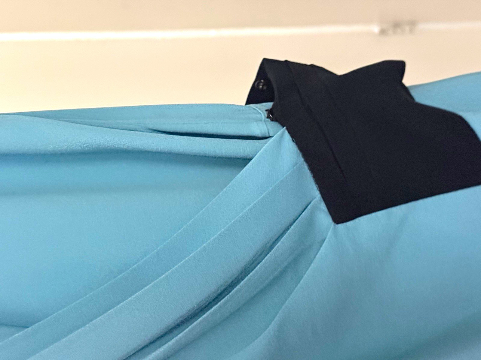 Diane von Furstenberg Blue Silk Satin Wrap Dress V-Neck Bow Zip Size 10 Diane von Furstenberg Blue Silk Satin Wrap Dress V-Neck Bow Zip Size 10