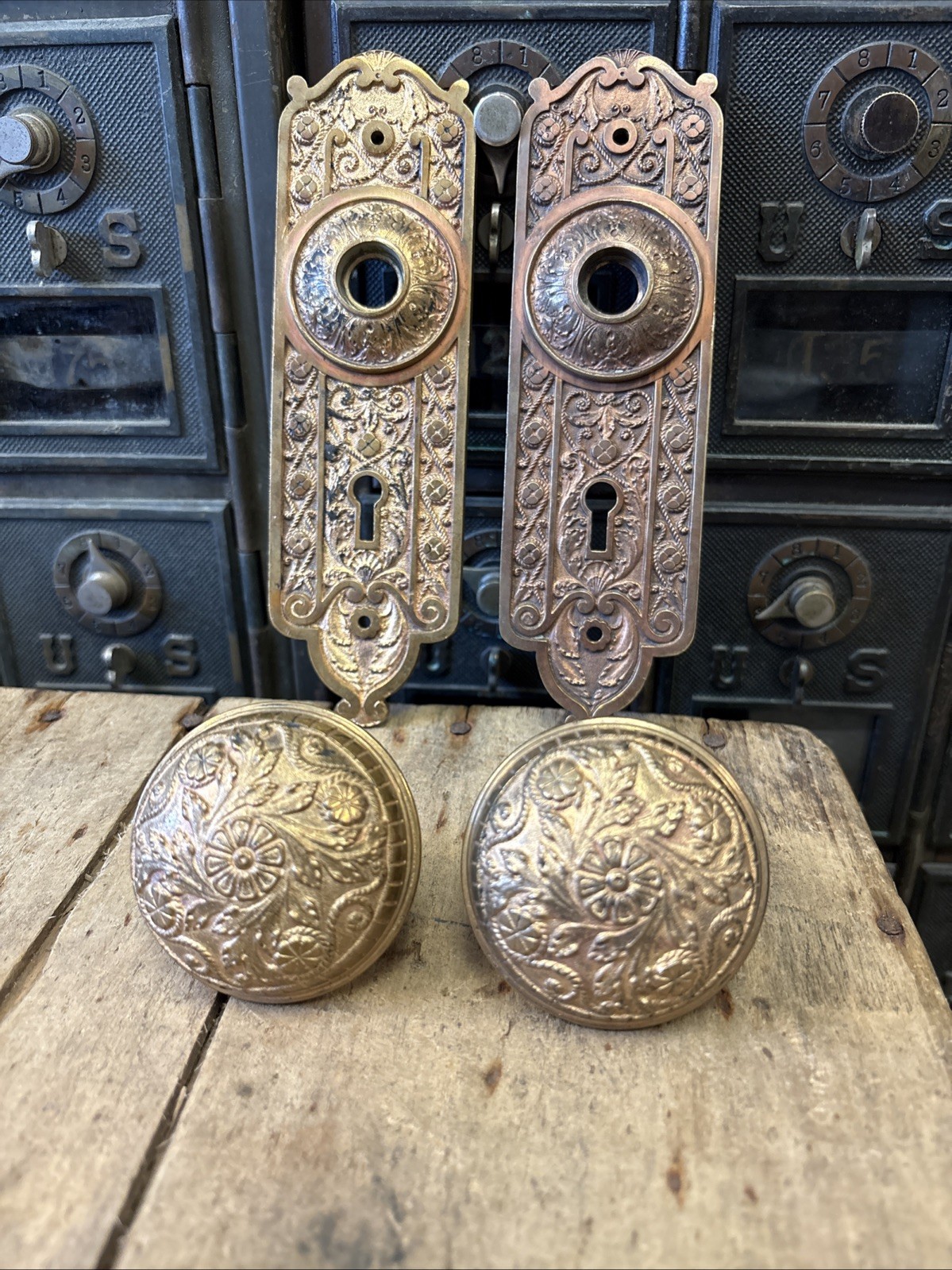 Ornate Antique Norwalk Brass Bronze Door Back Plate Knob Set 7930R patent 1886 Ornate Antique Norwalk Brass Bronze Door Back Plate Knob Set 7930R patent 1886