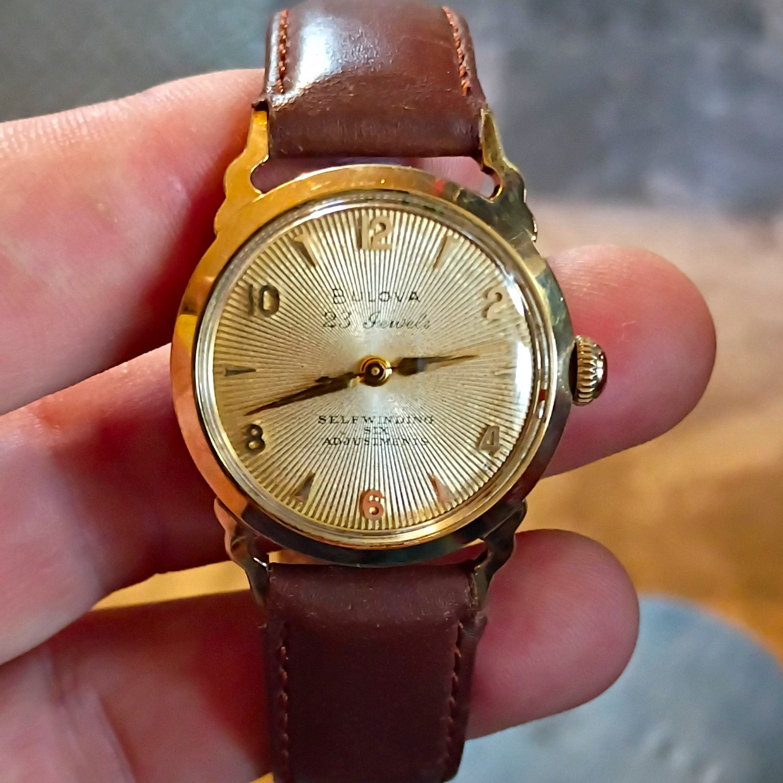 Bulova 23 Jewels Self-Winding Vintage 1950s Gold Dial Brown Leather 31mm Bulova 23 Jewels Self-Winding Vintage 1950s Gold Dial Brown Leather 31mm