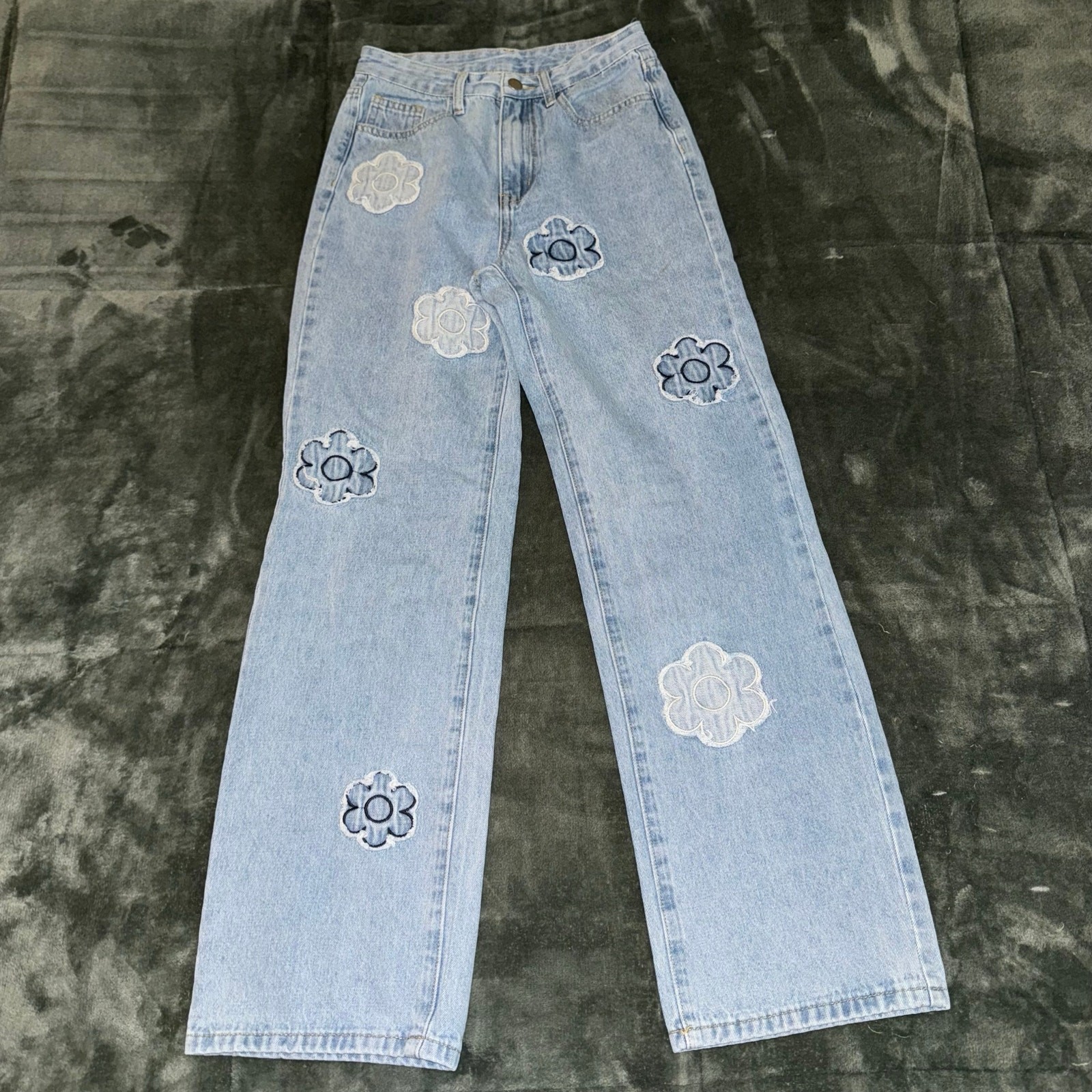 SHEIN High Waisted Floral Embroidered Light Wash Jeans Straight Leg Size XS SHEIN High Waisted Floral Embroidered Light Wash Jeans Straight Leg Size XS