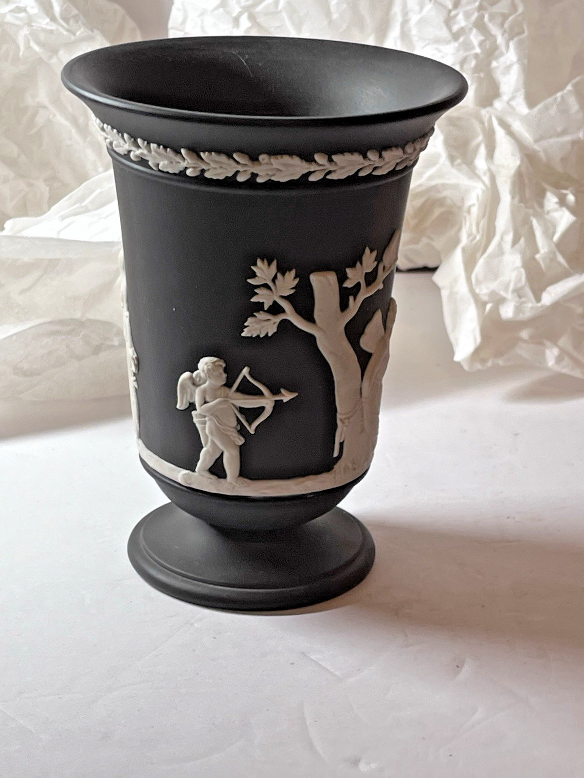 Vintage 1965 Wedgwood Black Basalt & Jasperware Arcadian Vase Sacrifice Scene 7” Vintage 1965 Wedgwood Black Basalt & Jasperware Arcadian Vase Sacrifice Scene 7”