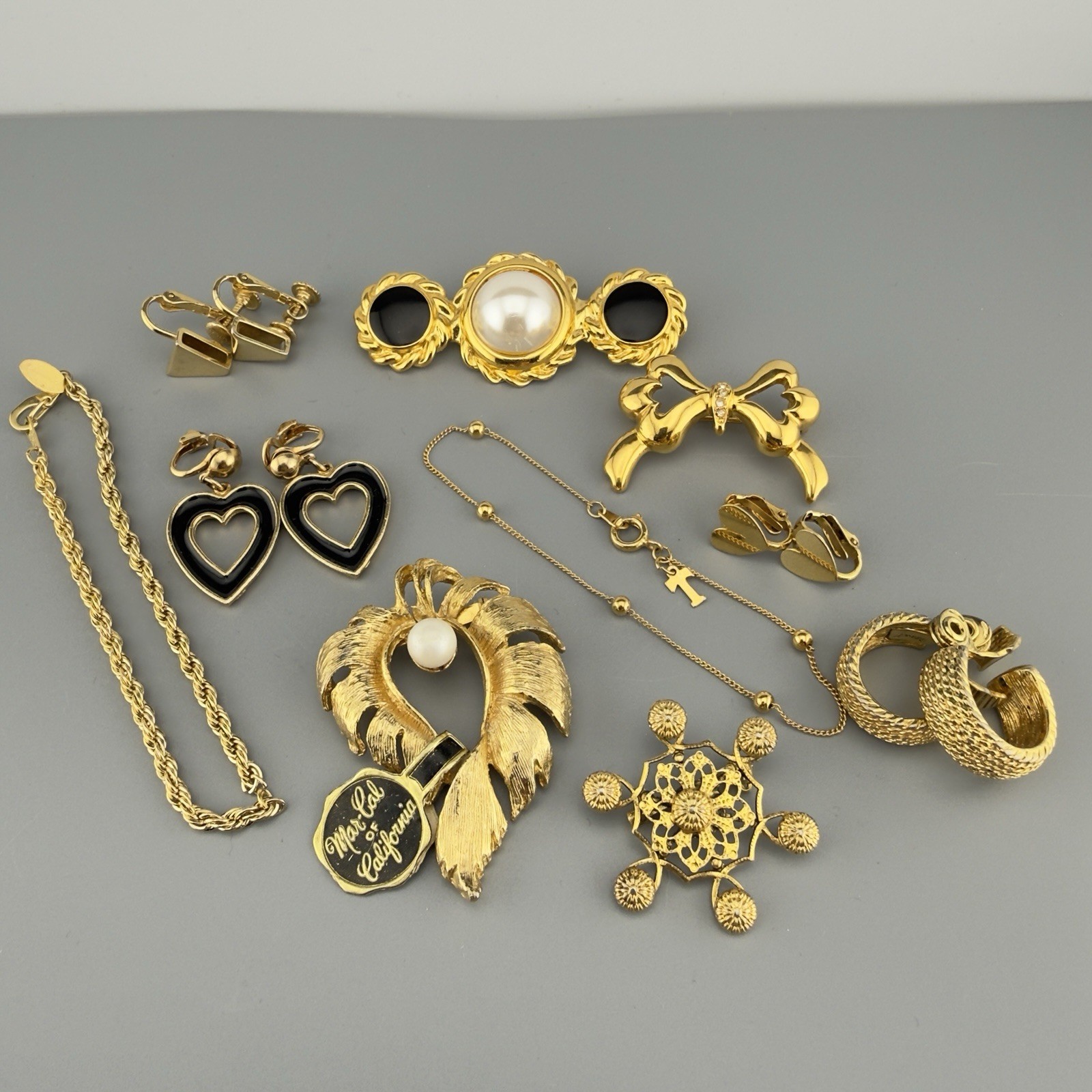 Vintage Jewelry Lot Gold Tone Monet Freirich Trifari Brooch Earrings Bracelet Vintage Jewelry Lot Gold Tone Monet Freirich Trifari Brooch Earrings Bracelet