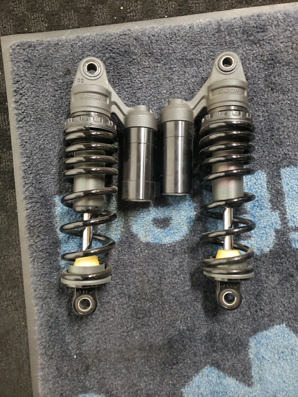 2025-26 HONDA REBEL CMX1100D OEM SHOCKS. ONLY USED 1000 MILES GREAT CONDITION