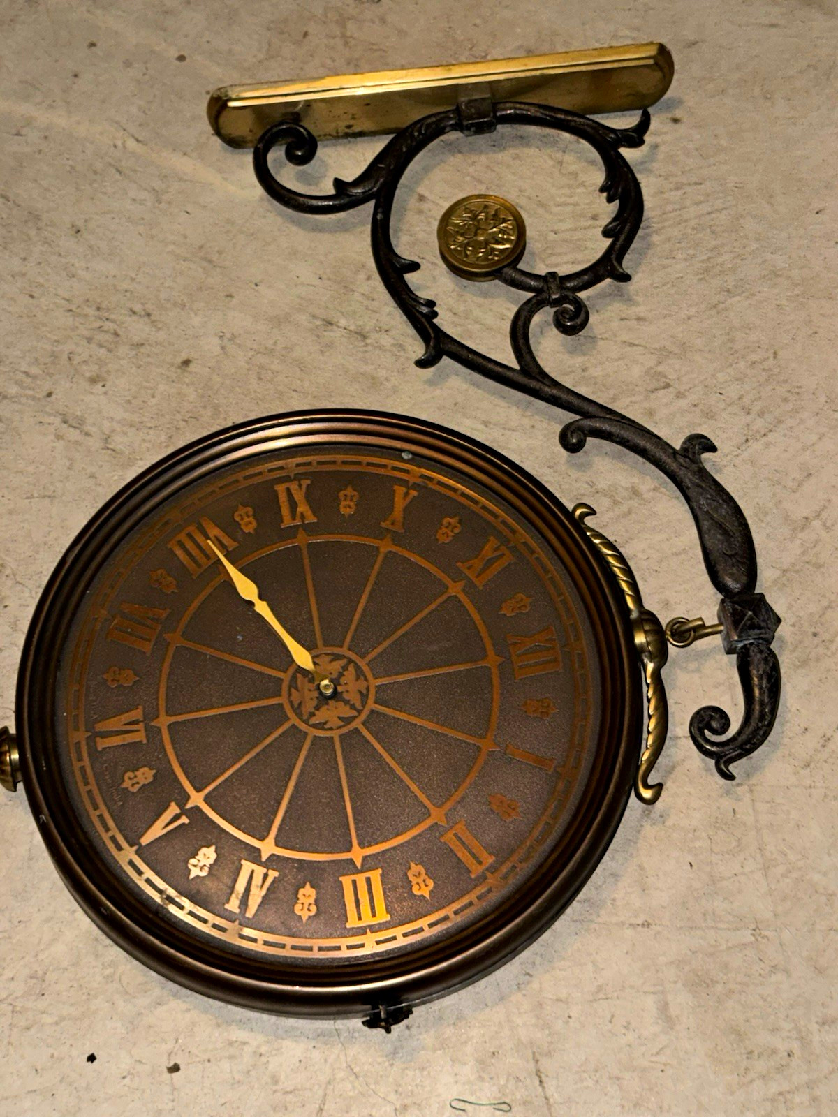 Vintage Bombay Winthrop Clock