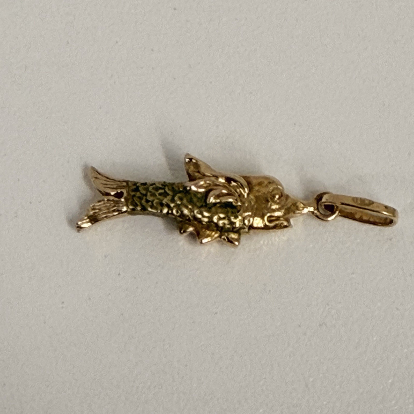 Vintage 1950\'s 1960s 18K Gold & Green Enamel Fish Charm Marked 750 Made in Italy Vintage 1950\'s 1960s 18K Gold & Green Enamel Fish Charm Marked 750 Made in Italy