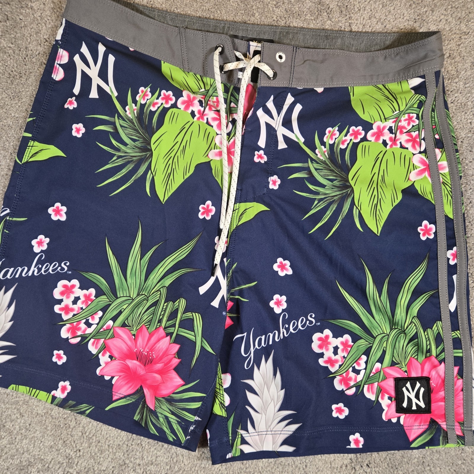 Hurley x 47 Brand Men\'s Phantom Tailgate New York Yankees Boardshorts Size 32