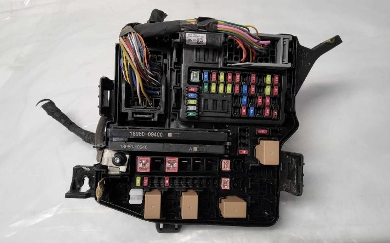 2021-2023 Hyundai Santa Fe Engine Fuse Box Assembly OEM