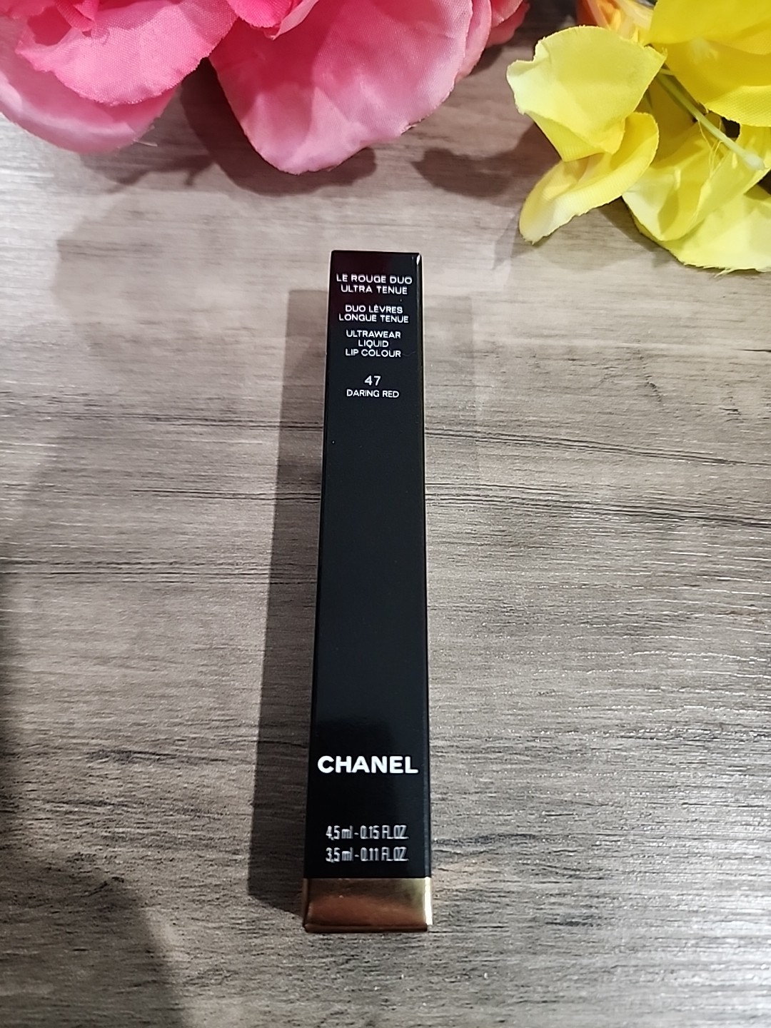 BNIB CHANEL LE ROUGE DUO ULTRA TENUE IN 47 - DARING RED $48 BNIB CHANEL LE ROUGE DUO ULTRA TENUE IN 47 - DARING RED $48