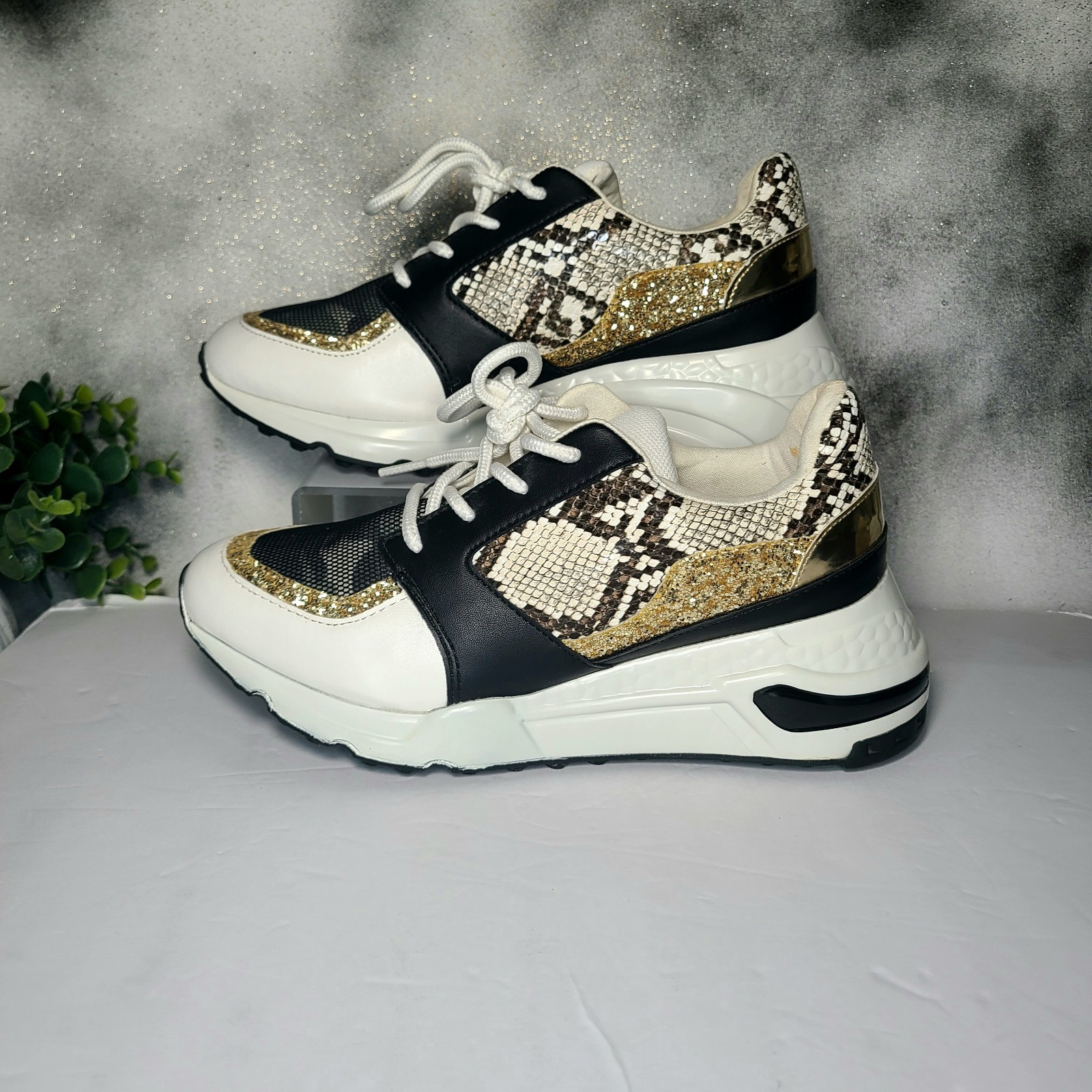 Steve Madden Women’s Shoes Size 8• Worn Once • No Smell • Excellent
