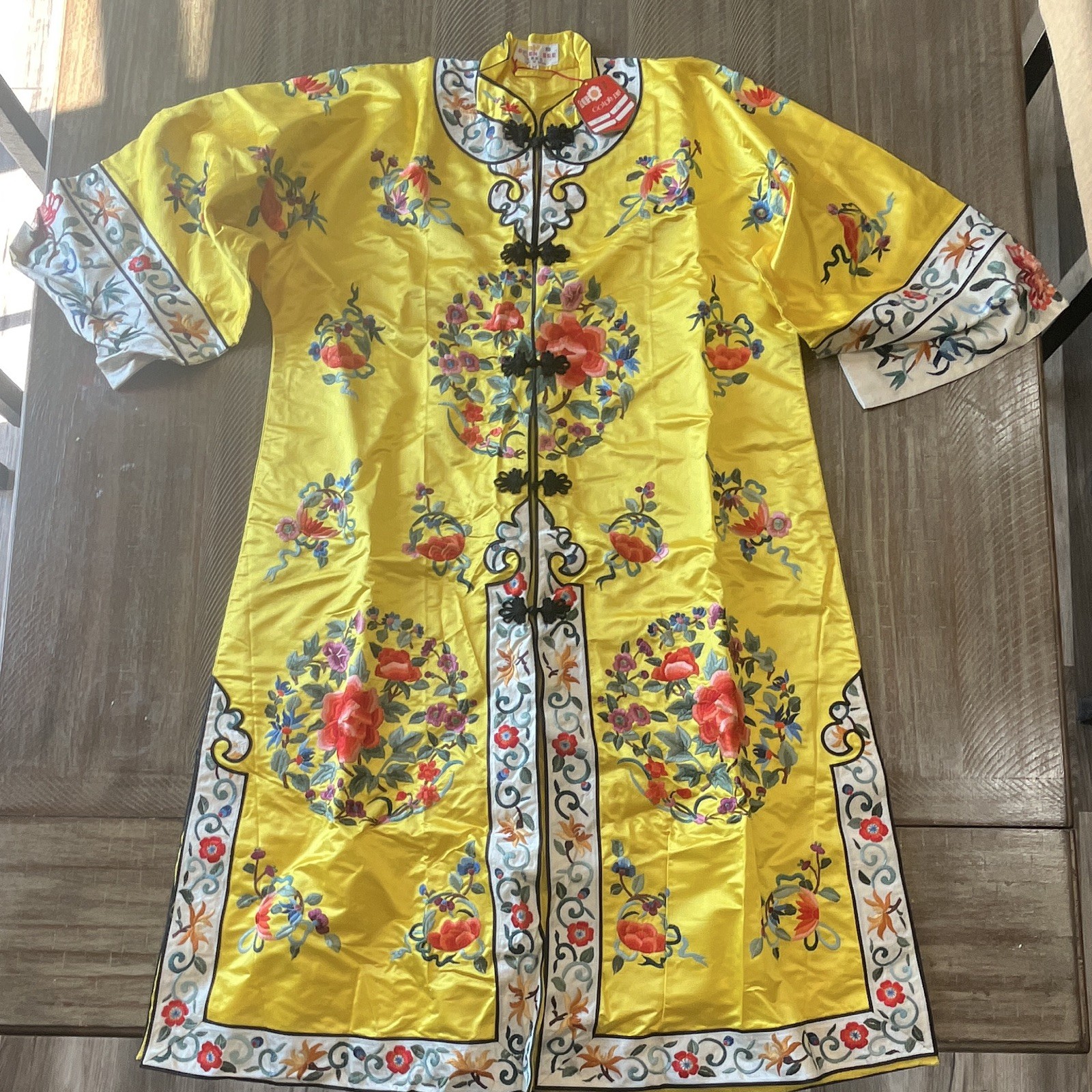 VTG 60s Golden Bee 100% Pure Silk Embroidered Chinese Robe Jacket Tag M Yellow