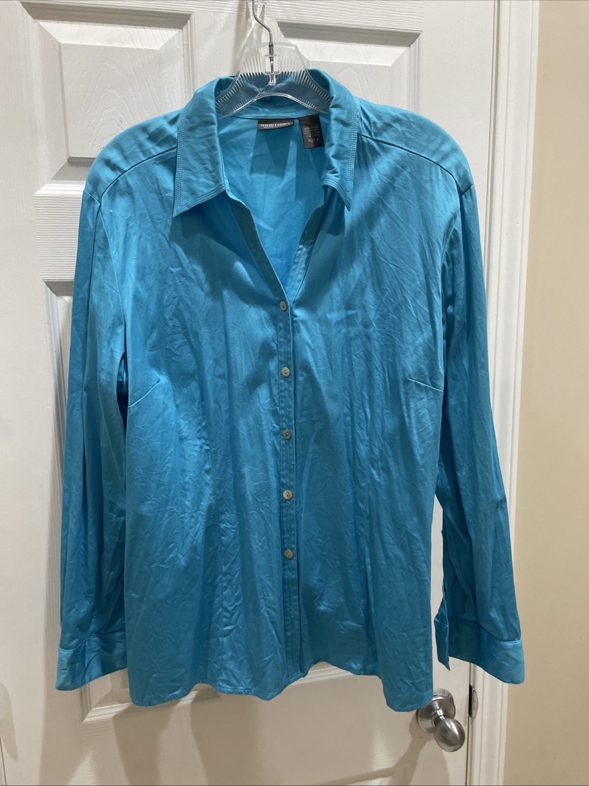 Chicos Women’s Sz 3 gorgeous Blue Beautiful Long Sleeve button blouse Chicos Women’s Sz 3 gorgeous Blue Beautiful Long Sleeve button blouse