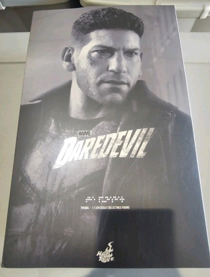 Hot Toys TMS004 1/6 The Punisher Daredevil figure . pls read..