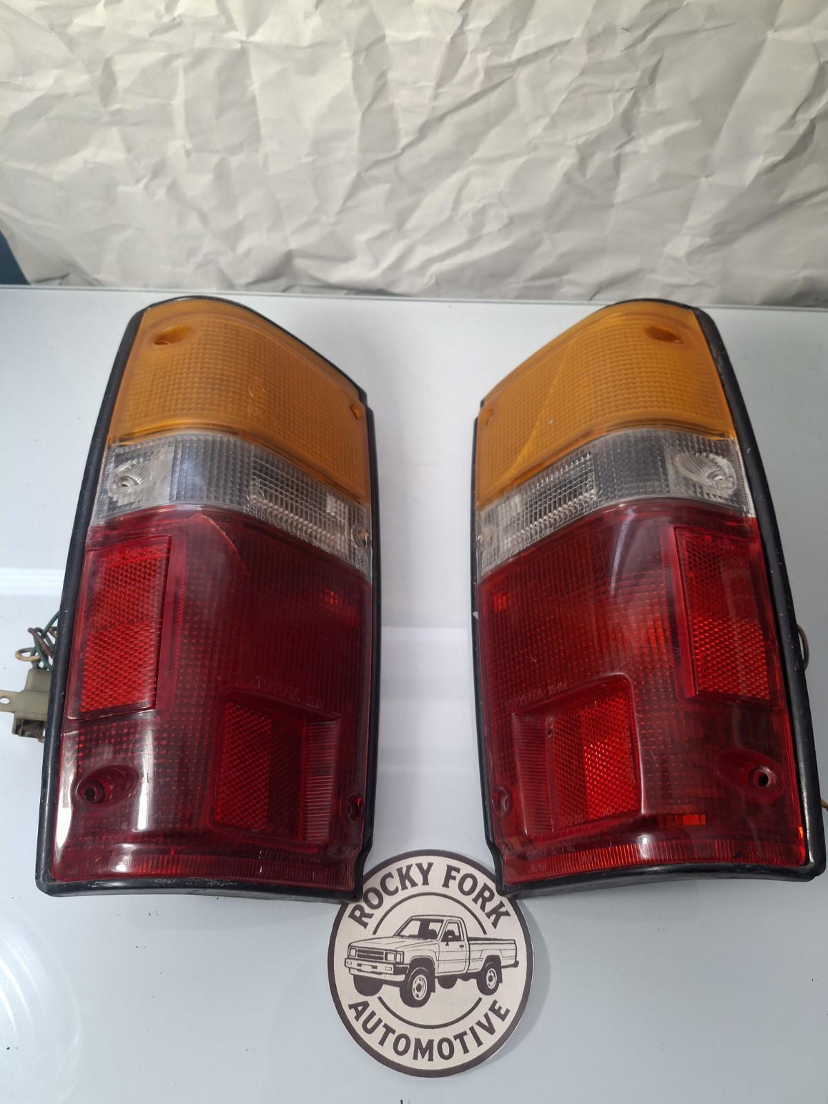 84-88 Toyota Pickup 4runner Taillights Set L R Oem 84-88 Toyota Pickup 4runner Taillights Set L R Oem