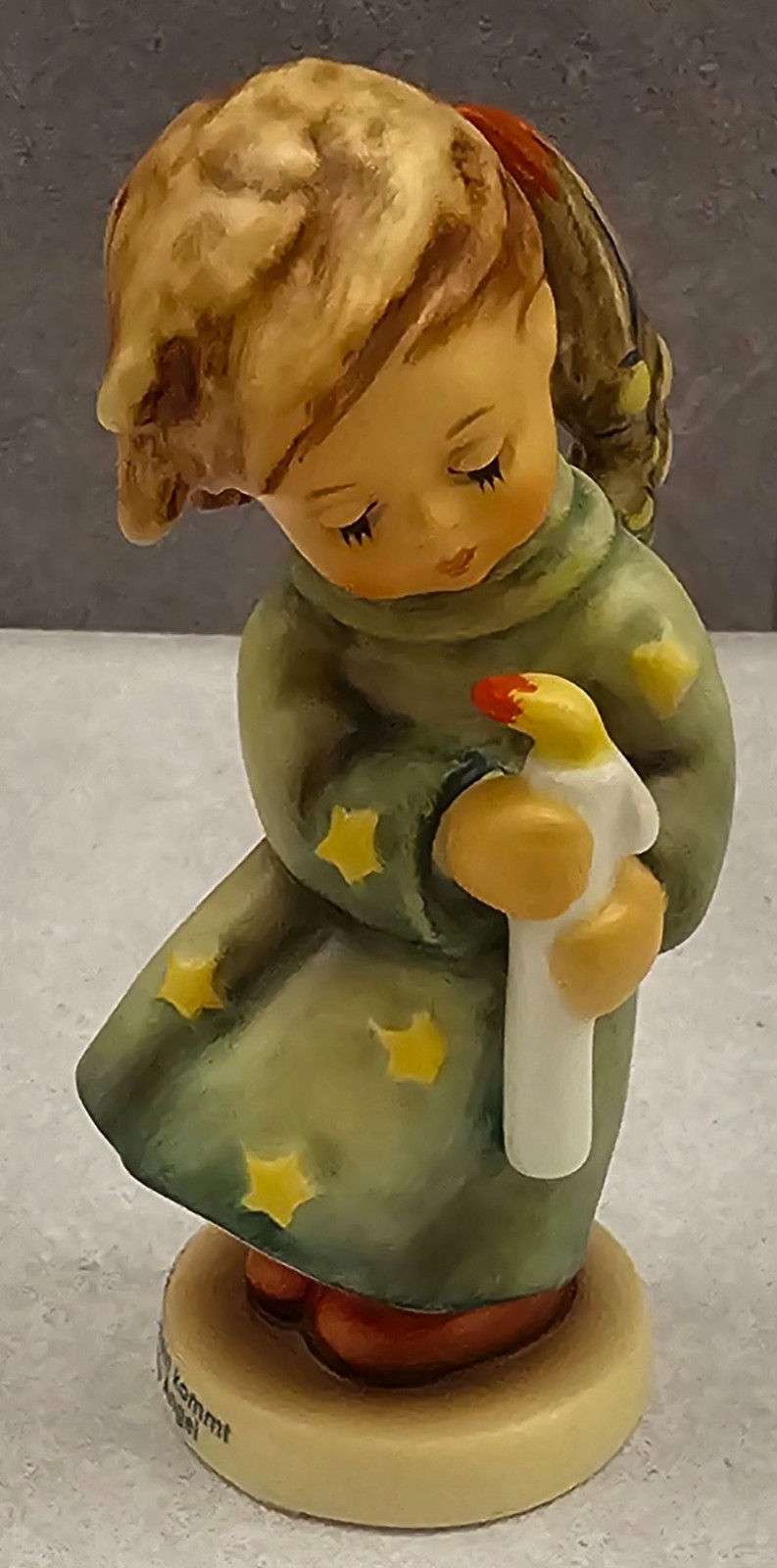 Goebel Hummel Heavenly Angel Figurine 755/0 Round Base 1999 Germany