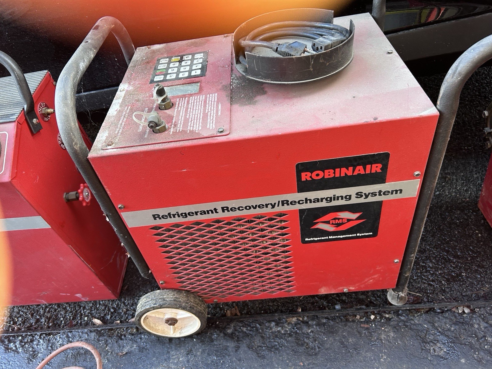 Robinair Refrigerant Recovery and Recharging System for Refrigerant Management