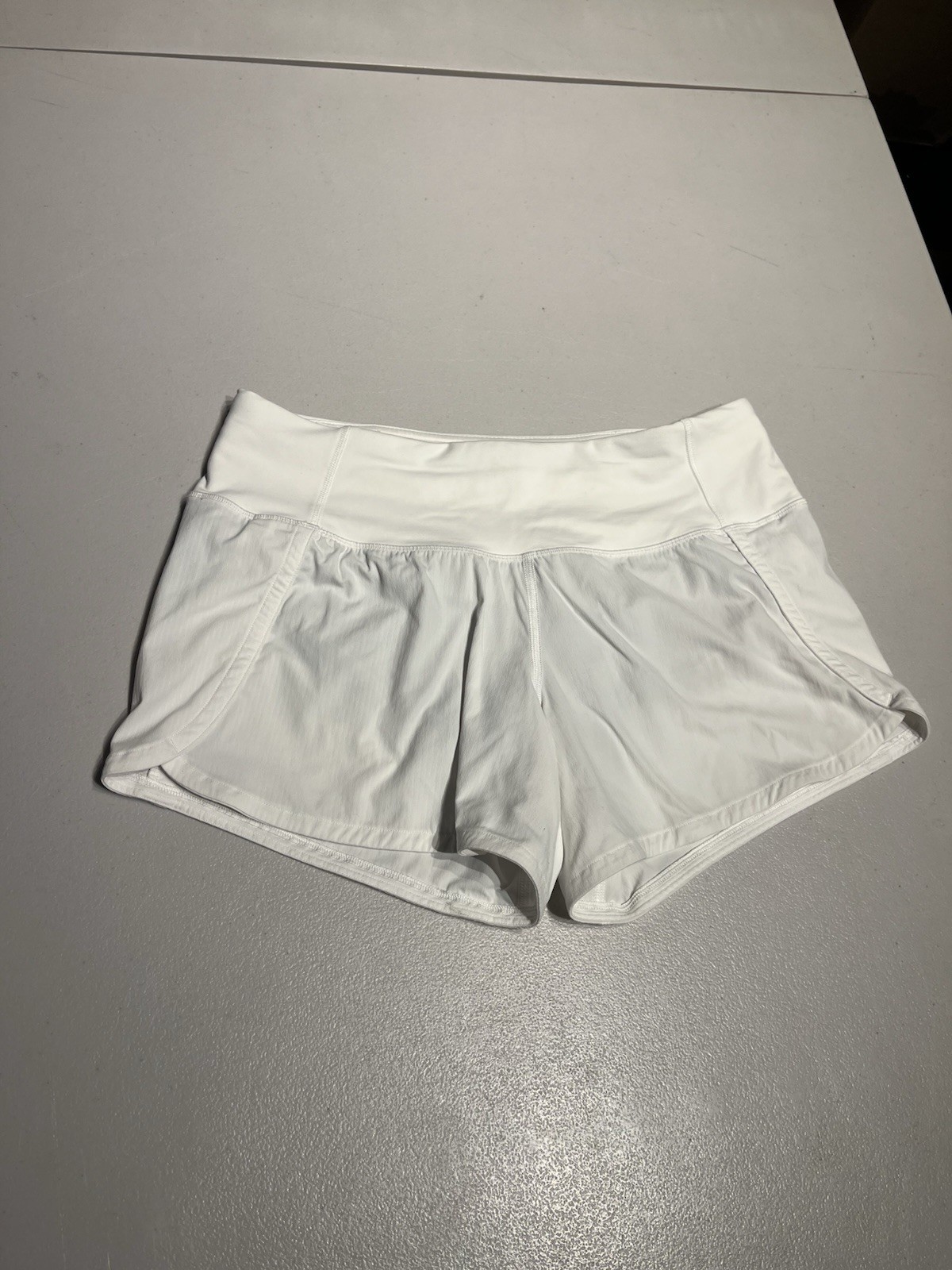 Lululemon Shorts Women’s 4 White Run Times Lined Yoga Gym Sports 3.5” Inseam Lululemon Shorts Women’s 4 White Run Times Lined Yoga Gym Sports 3.5” Inseam