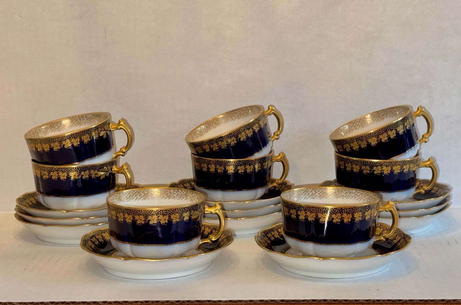 Haviland Limoge, 8 cups & saucers, cobalt blue with gold trim, 1887, Excellent Haviland Limoge, 8 cups & saucers, cobalt blue with gold trim, 1887, Excellent