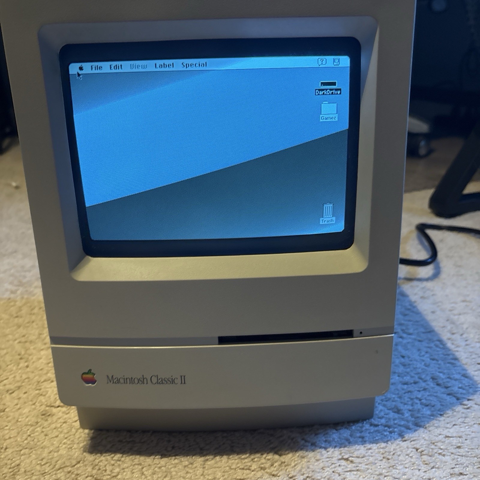 Apple Macintosh Classic II M4150 Vintage Desktop All-In-One Computer Apple Macintosh Classic II M4150 Vintage Desktop All-In-One Computer