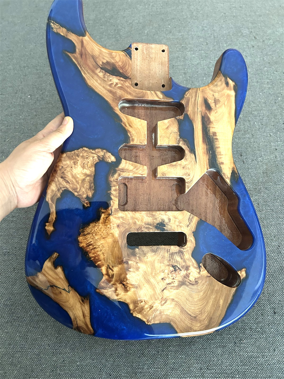AAAAA unique mahogany electric guitar body surface and epoxy resin luster
