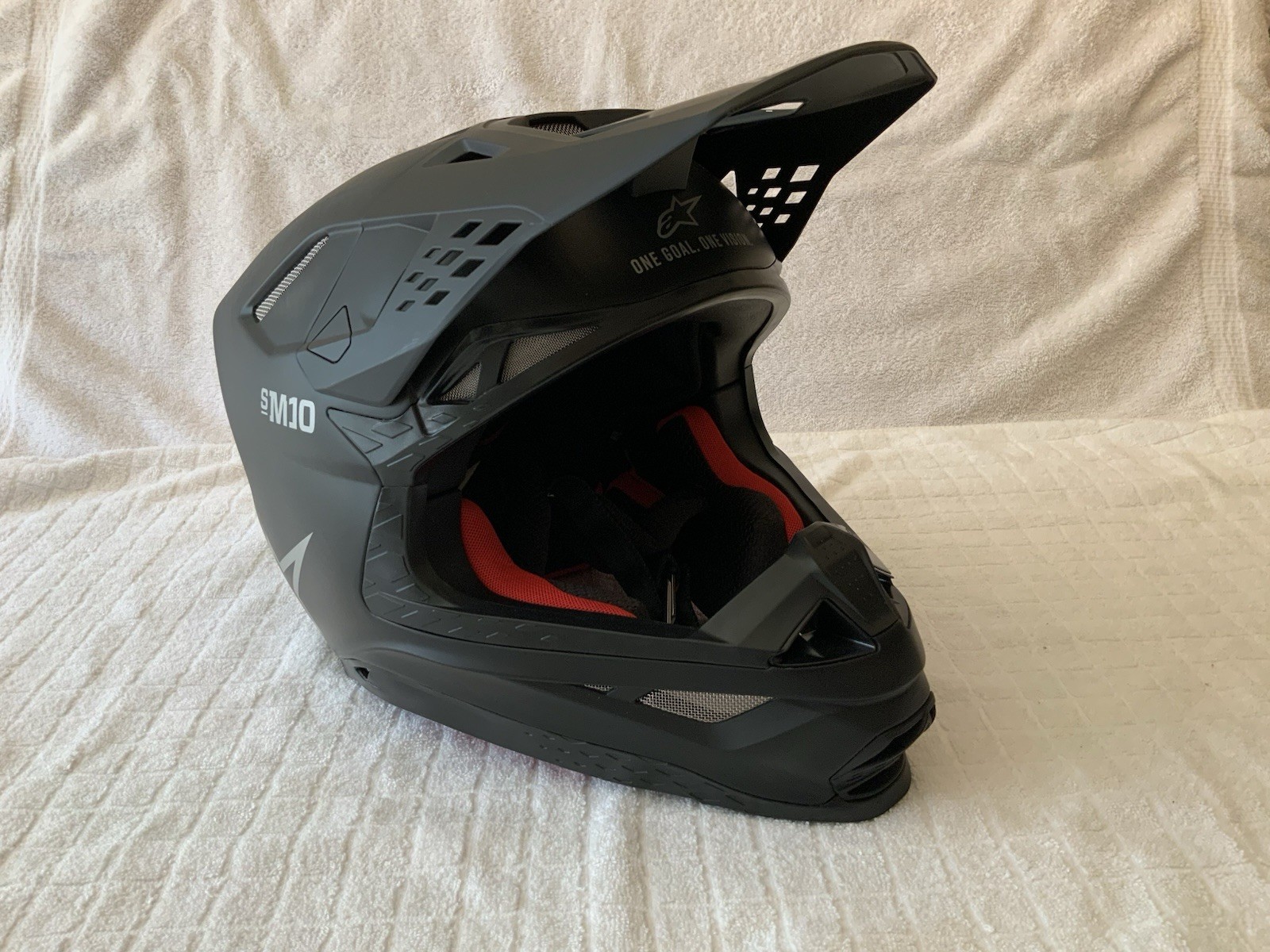Alpinestars Supertech S-M10 Black Matte Carbon Med Open Box Alpinestars Supertech S-M10 Black Matte Carbon Med Open Box
