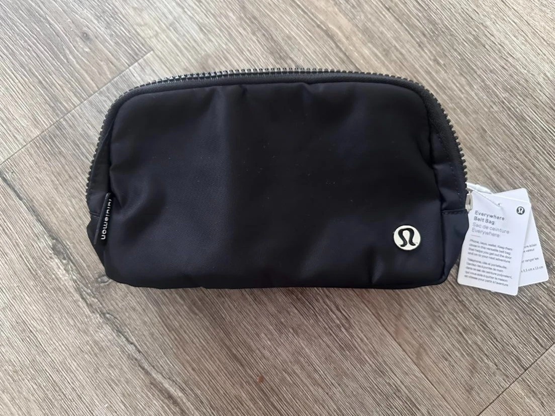 Lululemon Everywhere belt shoulder fanny bag Black 1L