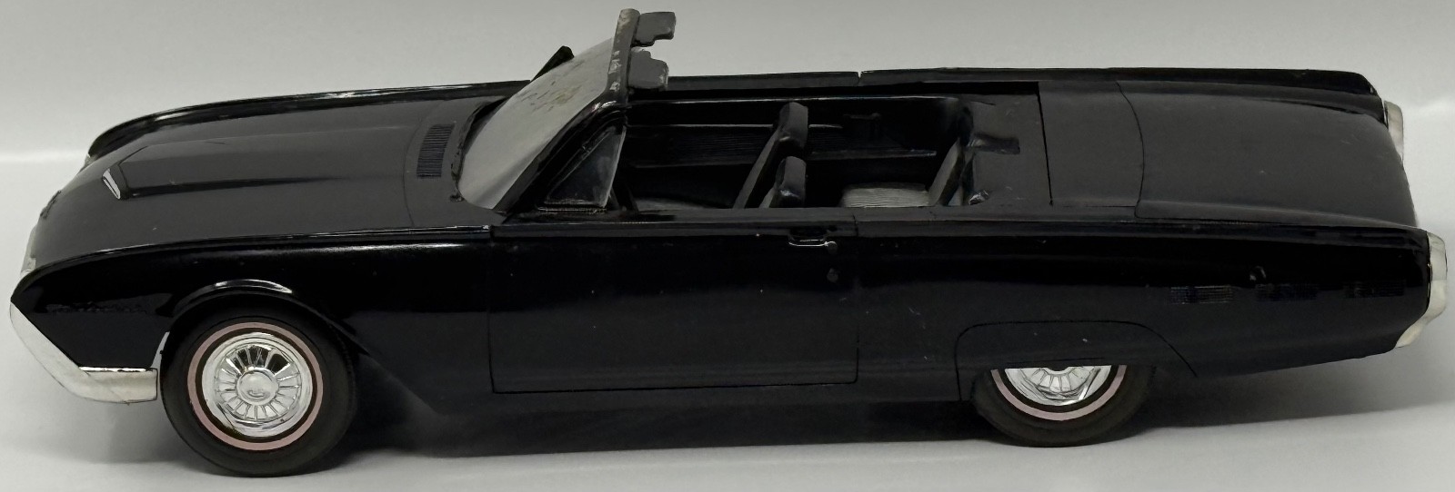 Vintage 1962 AMT Ford Thunderbird Convertible 1/25 Scale Built Model Car