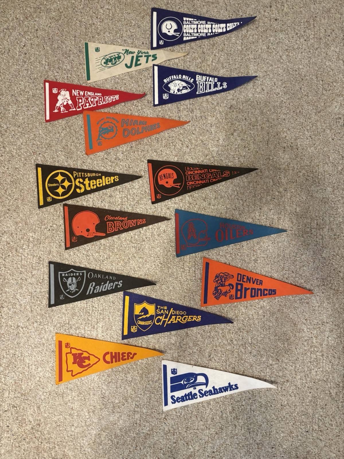 Rare Lot of 28 Teams Vintage 1960s-70s NFL Football Mini Felt Pennant Set -12x5” Rare Lot of 28 Teams Vintage 1960s-70s NFL Football Mini Felt Pennant Set -12x5”