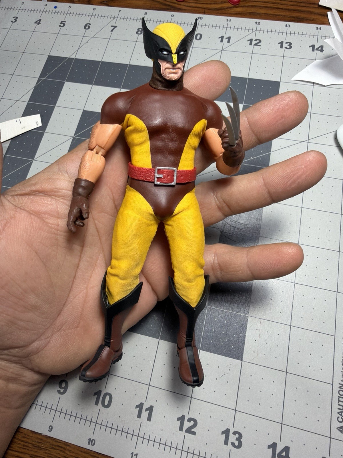 Mezco one 12 custom Wolverine Suit Only Mezco one 12 custom Wolverine Suit Only