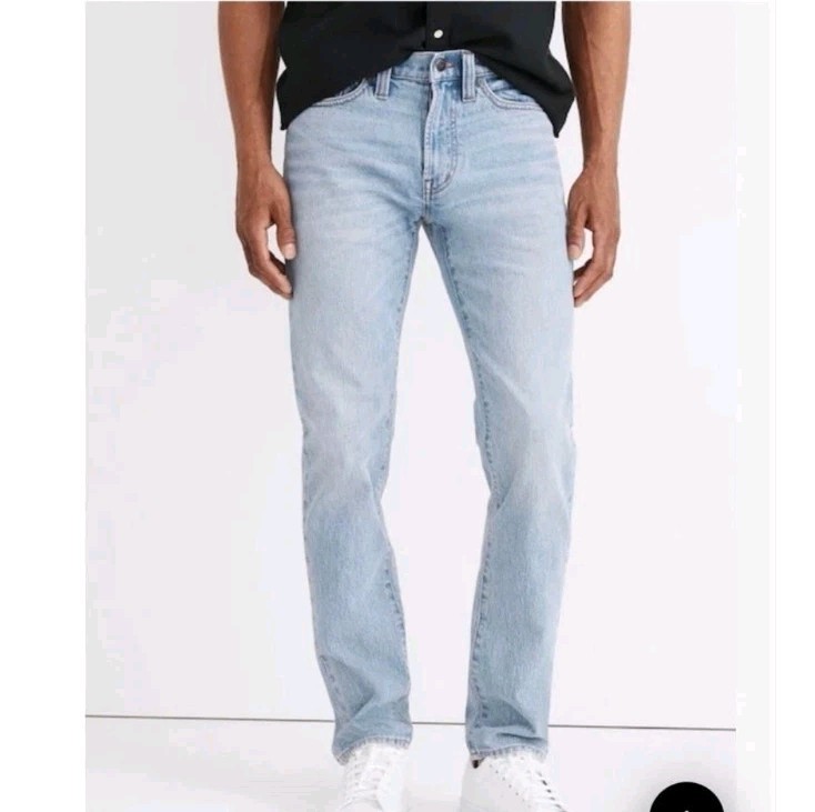 Madewell Men’s Athletic Slim Jeans Light Wash Size 33x32 Madewell Men’s Athletic Slim Jeans Light Wash Size 33x32