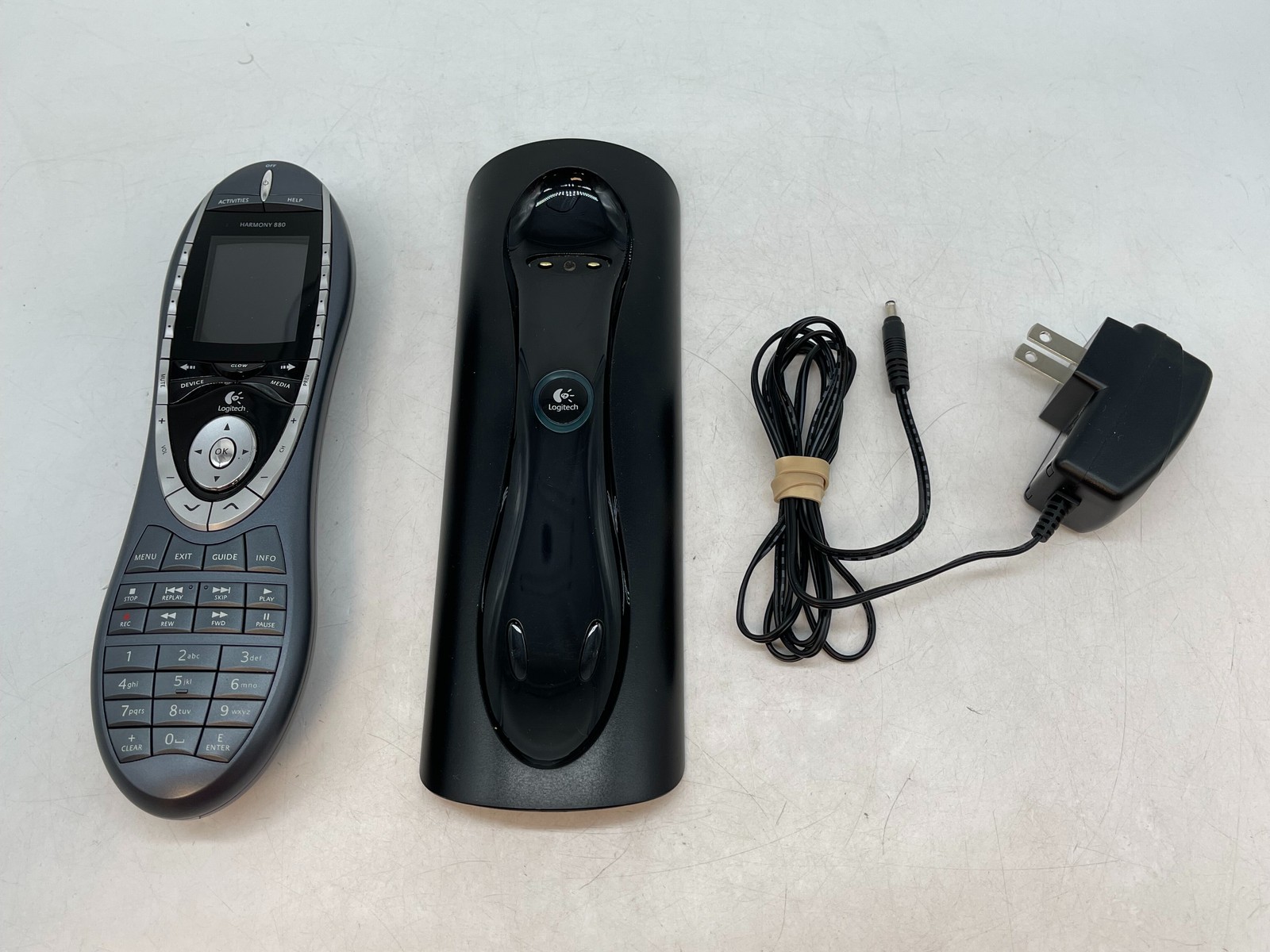 Logitech Harmony 880 Universal Remote Control w/ Charging Base FREE S/H
