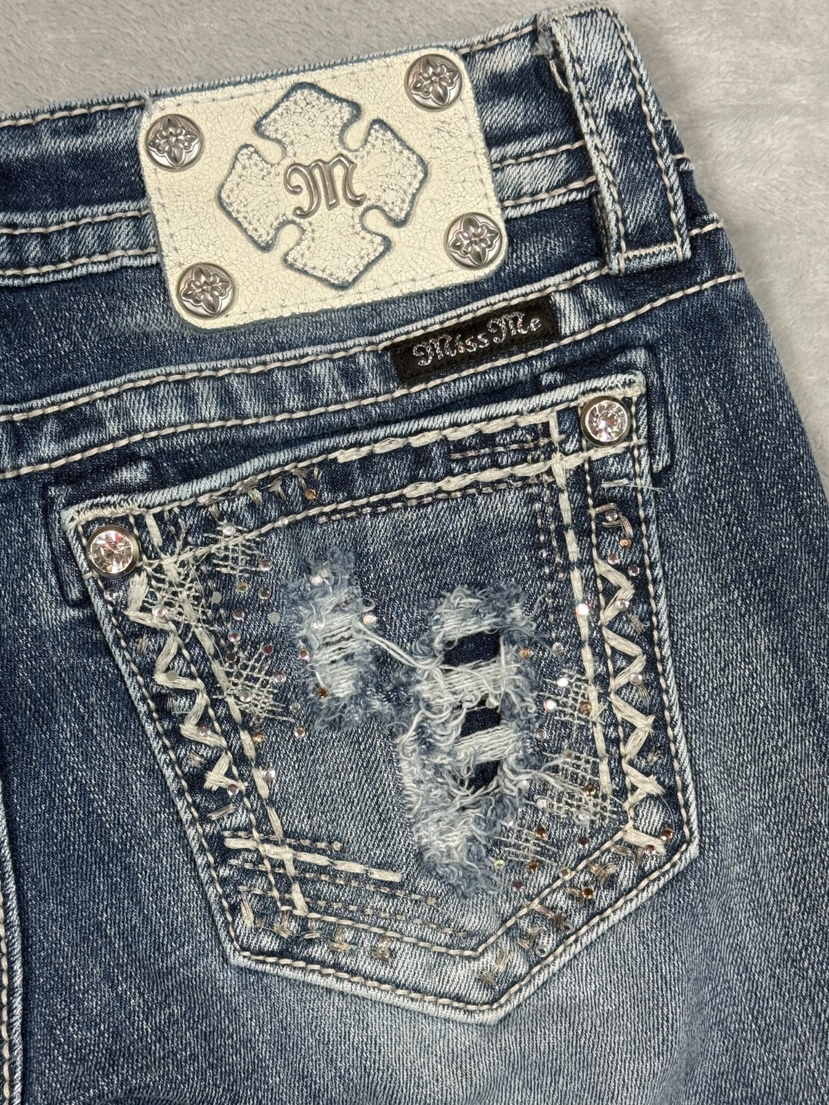 Miss Me Womens Sz 26 Straight Jeans Blue Distressed Rhinestone Embellished