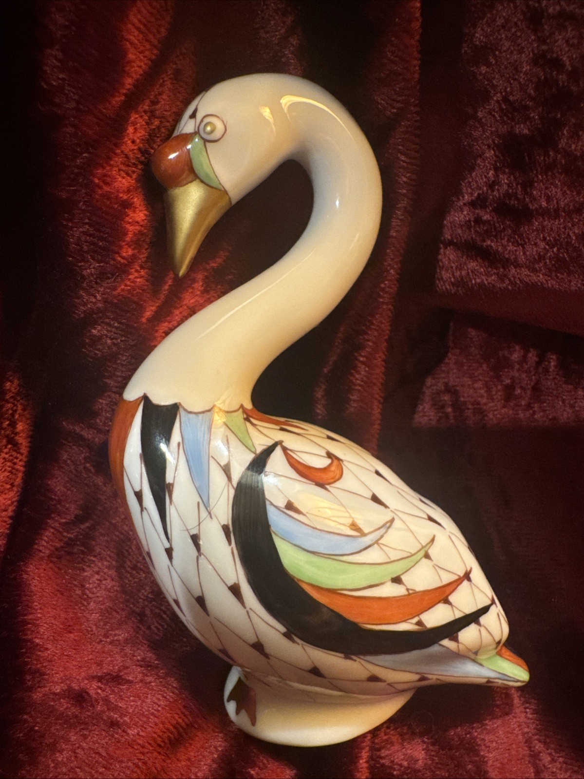 Vintage Hollóháza Hungary Hand-Painted Fishnet Porcelain Swan Figurine Vintage Hollóháza Hungary Hand-Painted Fishnet Porcelain Swan Figurine