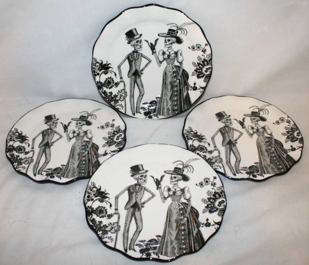 Potter’s Studio Halloween Skeleton Couple Ceramic Salad Plates Set of Four New