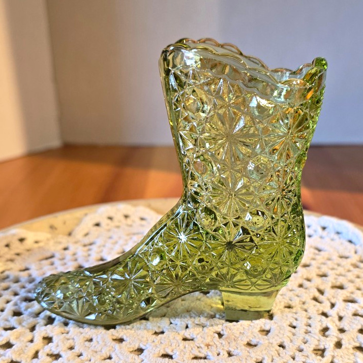 Vintage Fenton Olive Victorian High-top Boot \ Vintage Fenton Olive Victorian High-top Boot \
