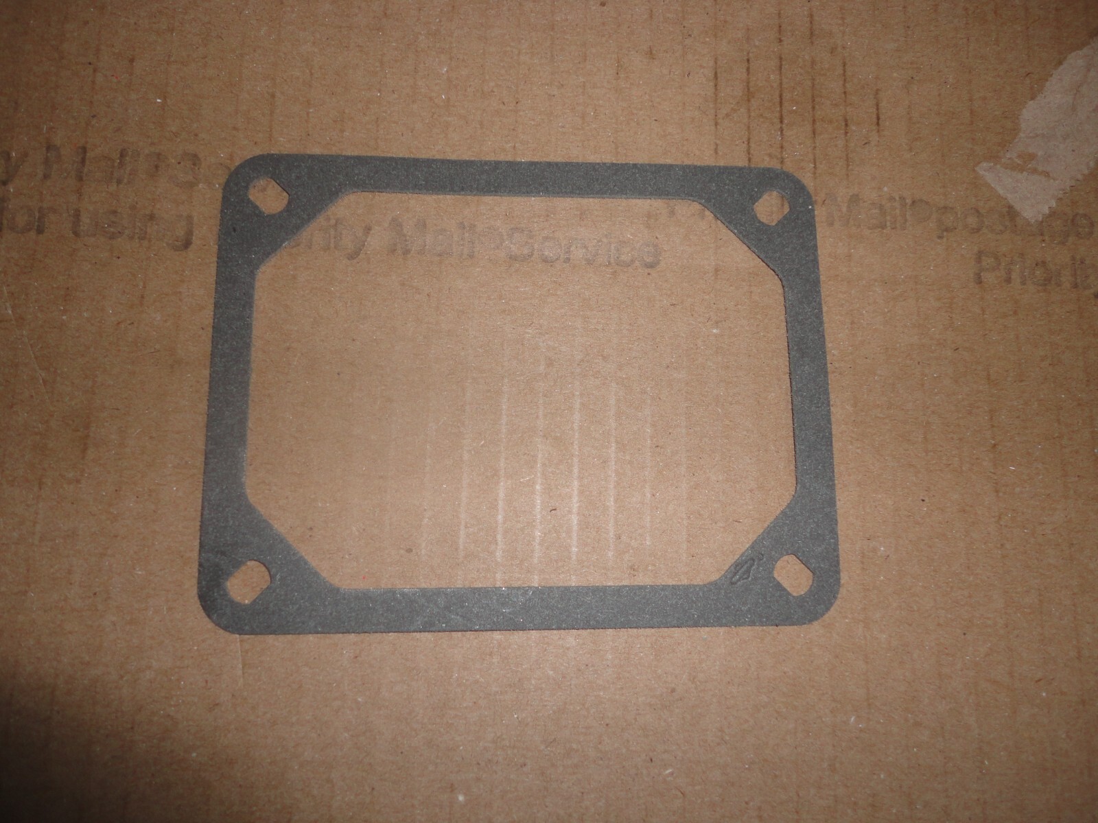 ONE New  Briggs & Stratton 690971,  Rocker Cover Gasket 