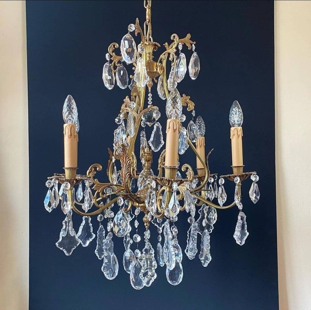 Magnificent Italian bronze chandelier with crystal pendants Magnificent Italian bronze chandelier with crystal pendants