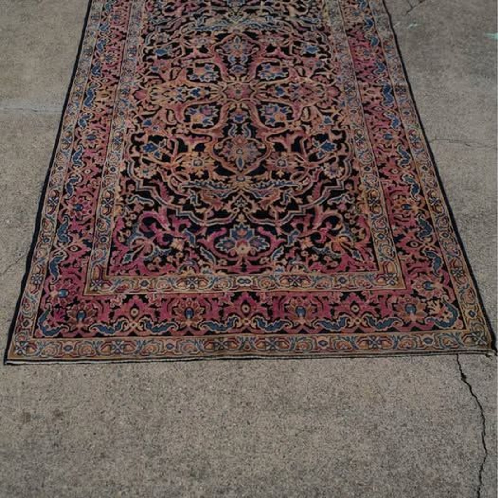 4’6 x 7’6 Antique Perzian Handknotted Wool Rug 4’6 x 7’6 Antique Perzian Handknotted Wool Rug