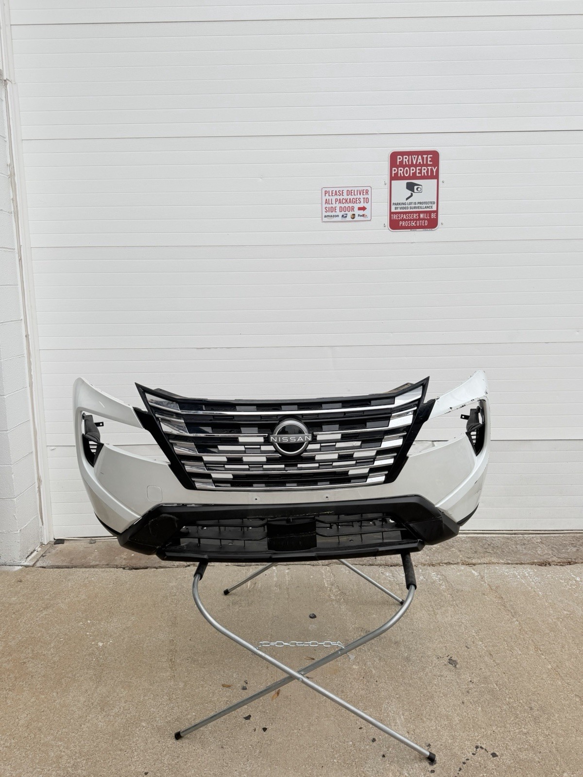 DAMAGED 2024-2025 NISSAN ROGUE FRONT BUMPER US BUILT NON-PARK ASSIST OEM