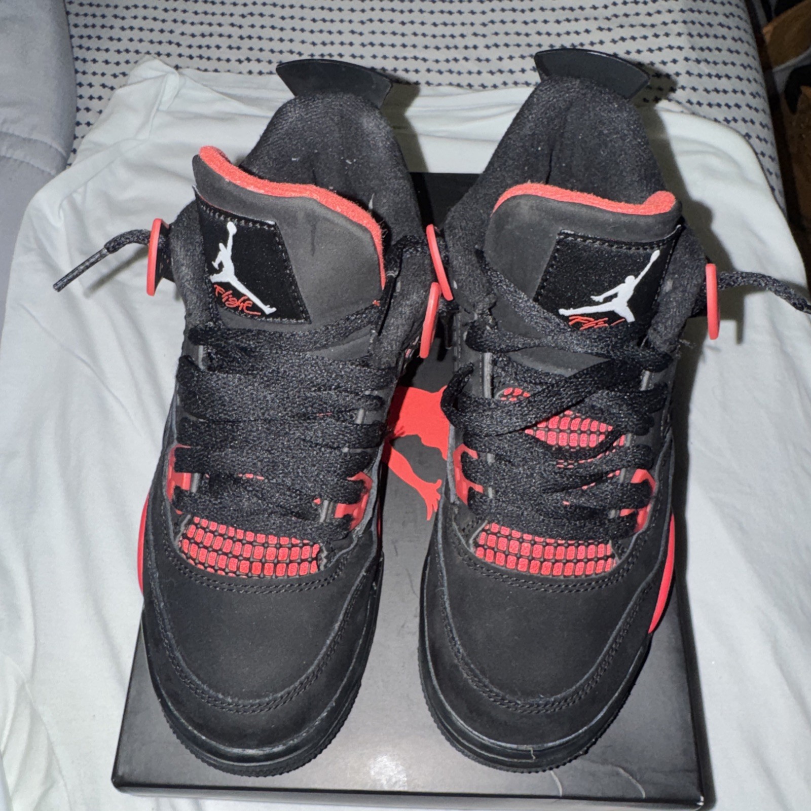 Nike Air Jordan Retro 4 GS Red Thunder 408452016 Size 4.5Y Excellent Condition Nike Air Jordan Retro 4 GS Red Thunder 408452016 Size 4.5Y Excellent Condition