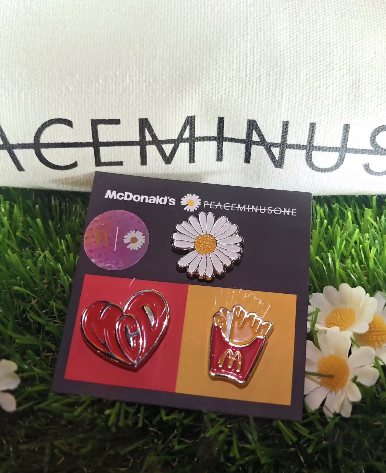 SEOUL KOREA EXCLUSIVE McDonalds x G-Dragon PEACEMINUSONE Pin Set GD SEOUL KOREA EXCLUSIVE McDonalds x G-Dragon PEACEMINUSONE Pin Set GD